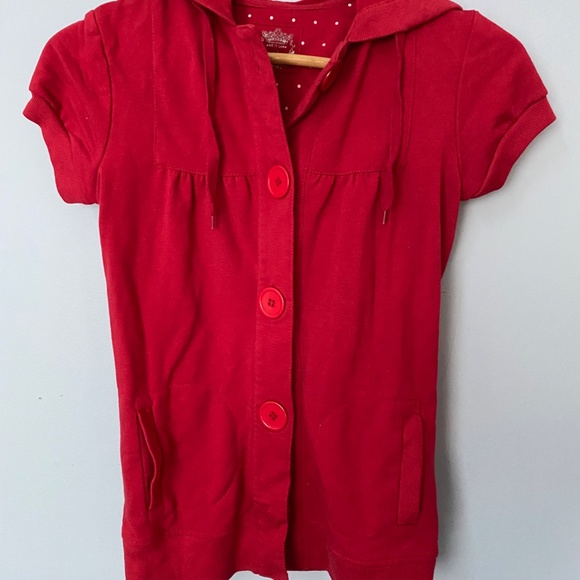 Red Short Sleeved Sweatshirt with Hood Buttons and Gathering - Picture 3 of 16